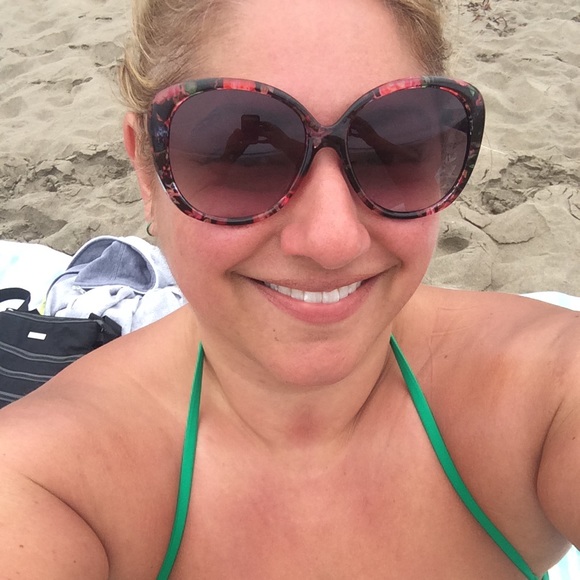 Meet your Posher, Michelle - Picture 1 of 1